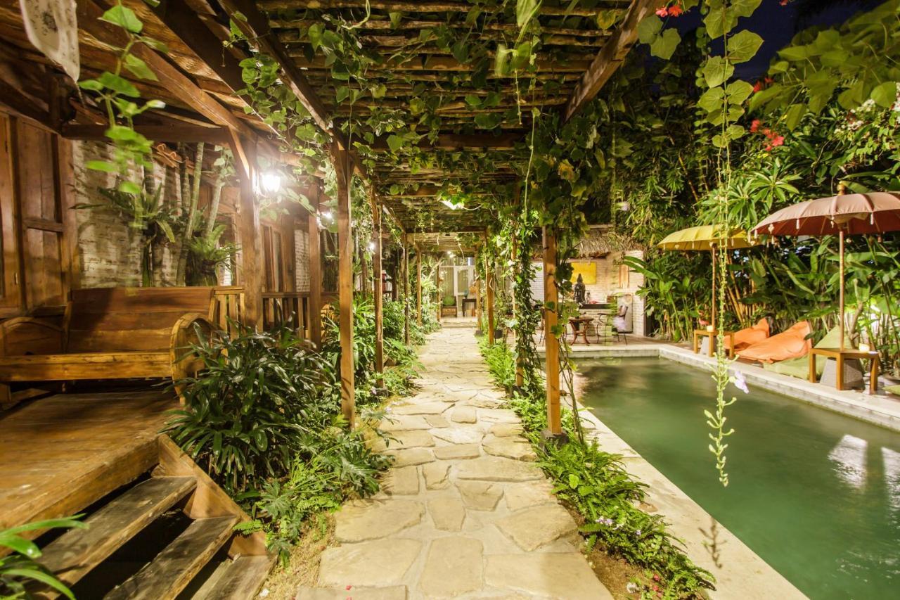 Bening Hut And Seminyak (Bali)